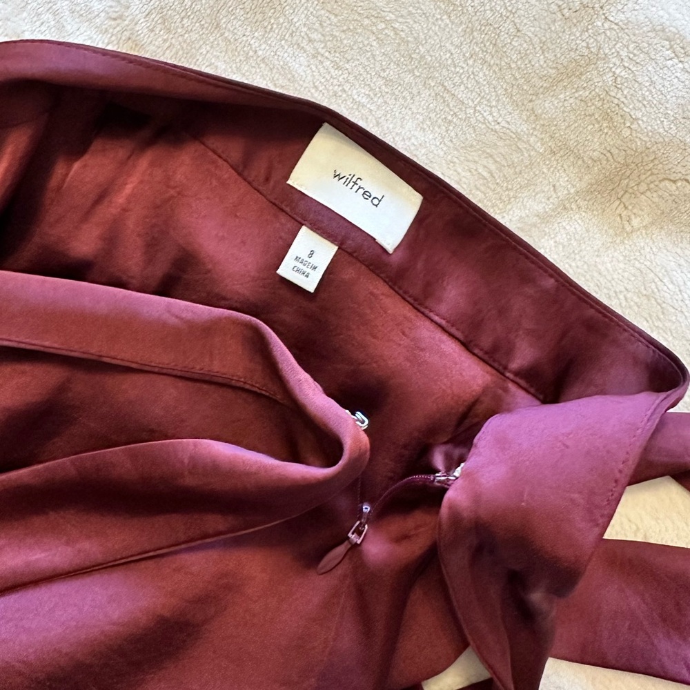 Aritzia-Wilfred burgundy skirt size 8 - Picture 2 of 2